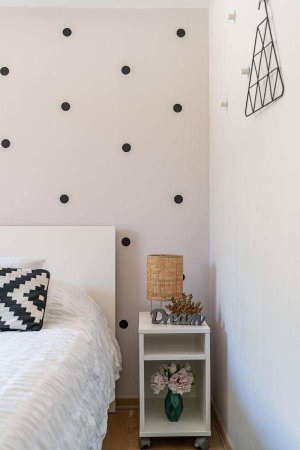 Stay U-Nique Studio Apartment In 奥拉萨奇 外观 照片